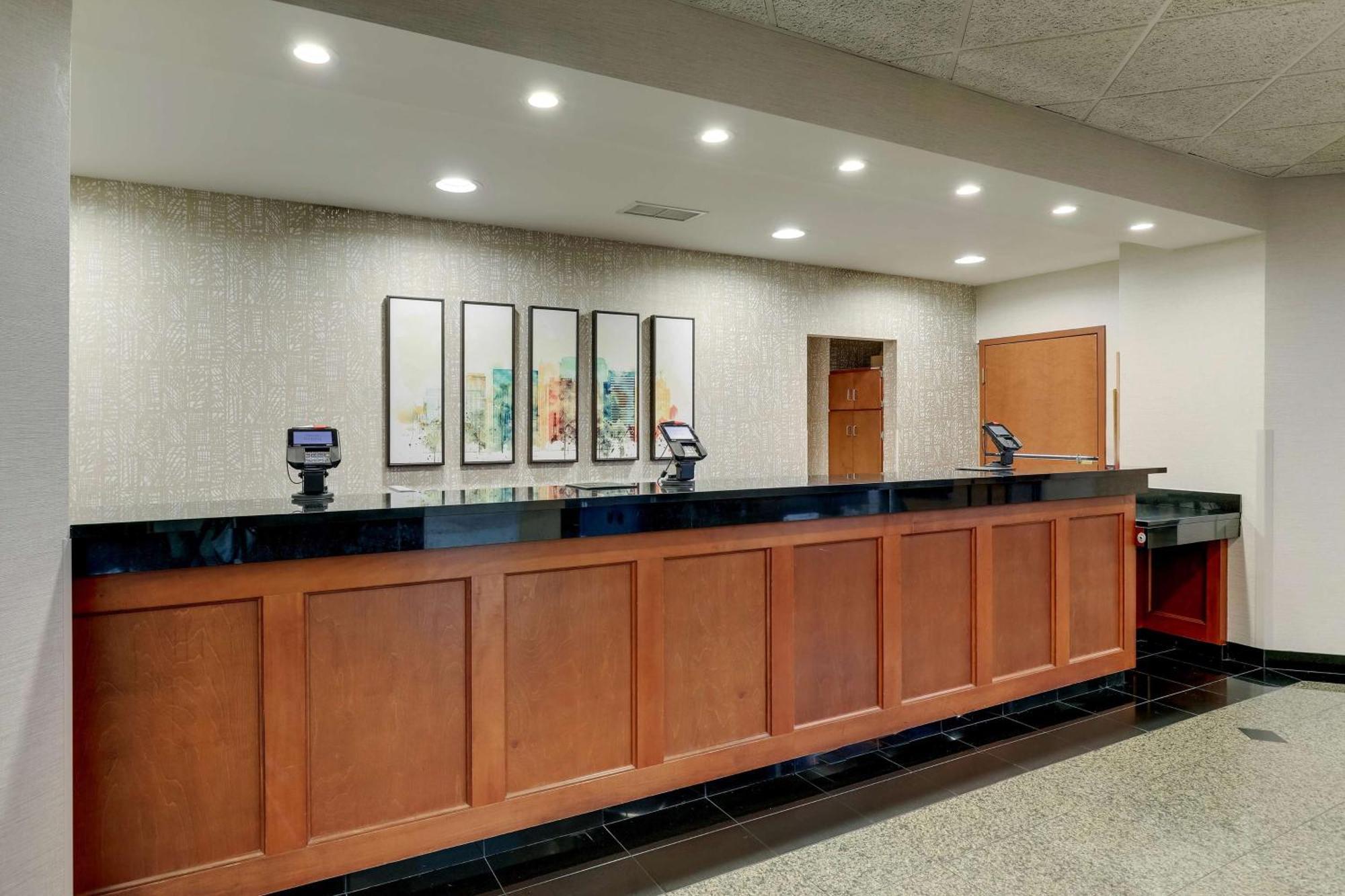 Drury Inn & Suites Birmingham Lakeshore Drive Buitenkant foto
