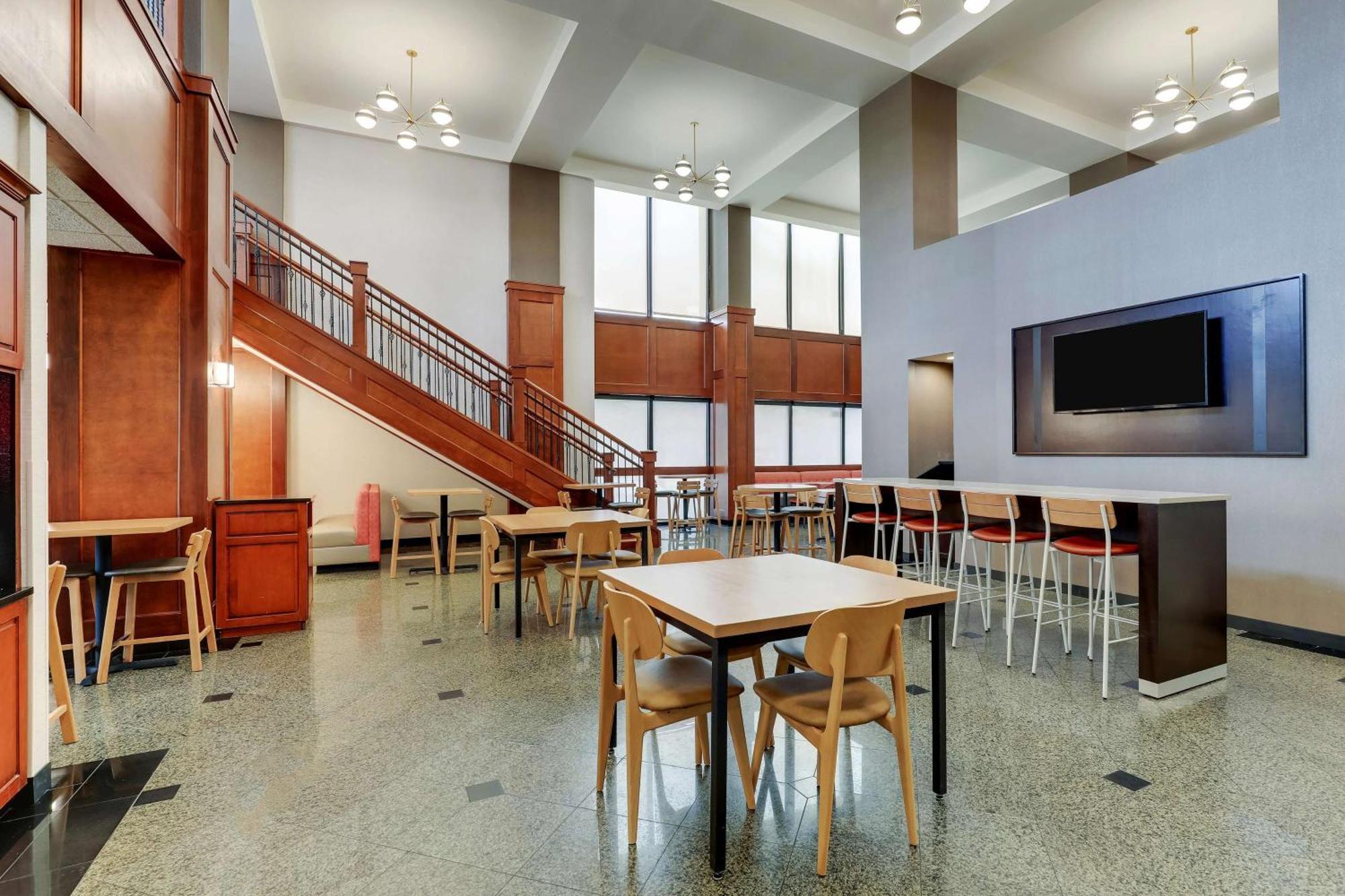 Drury Inn & Suites Birmingham Lakeshore Drive Buitenkant foto