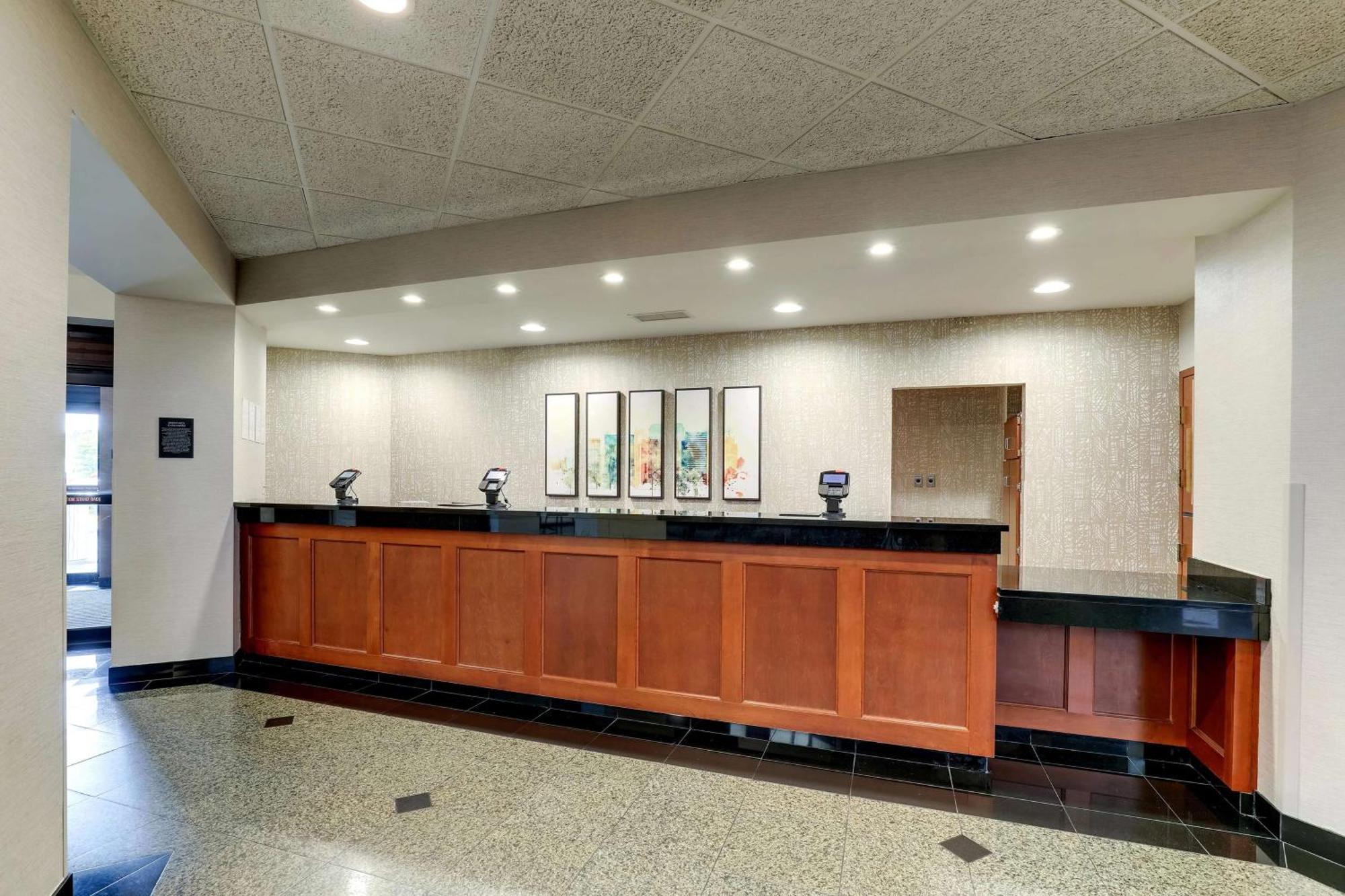 Drury Inn & Suites Birmingham Lakeshore Drive Buitenkant foto