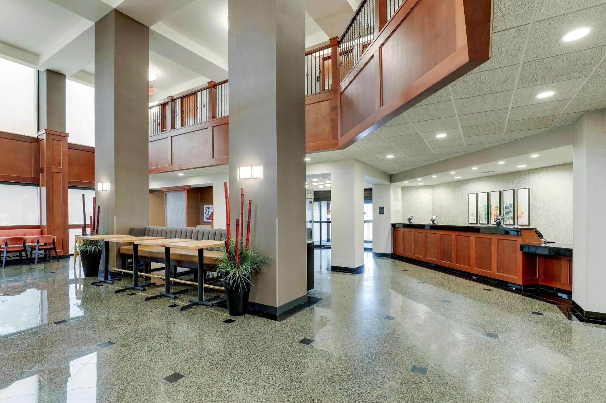 Drury Inn & Suites Birmingham Lakeshore Drive Buitenkant foto