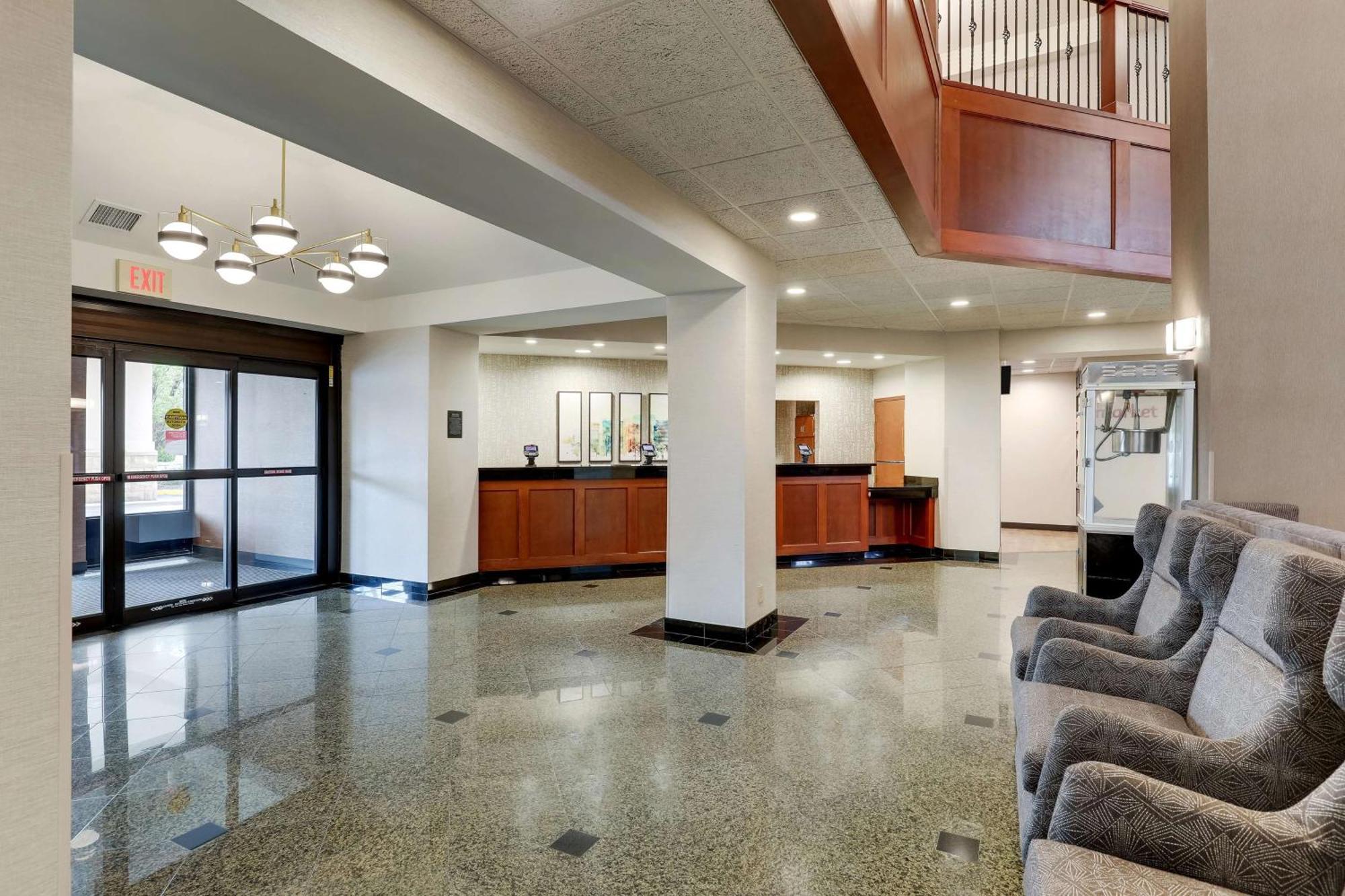 Drury Inn & Suites Birmingham Lakeshore Drive Buitenkant foto