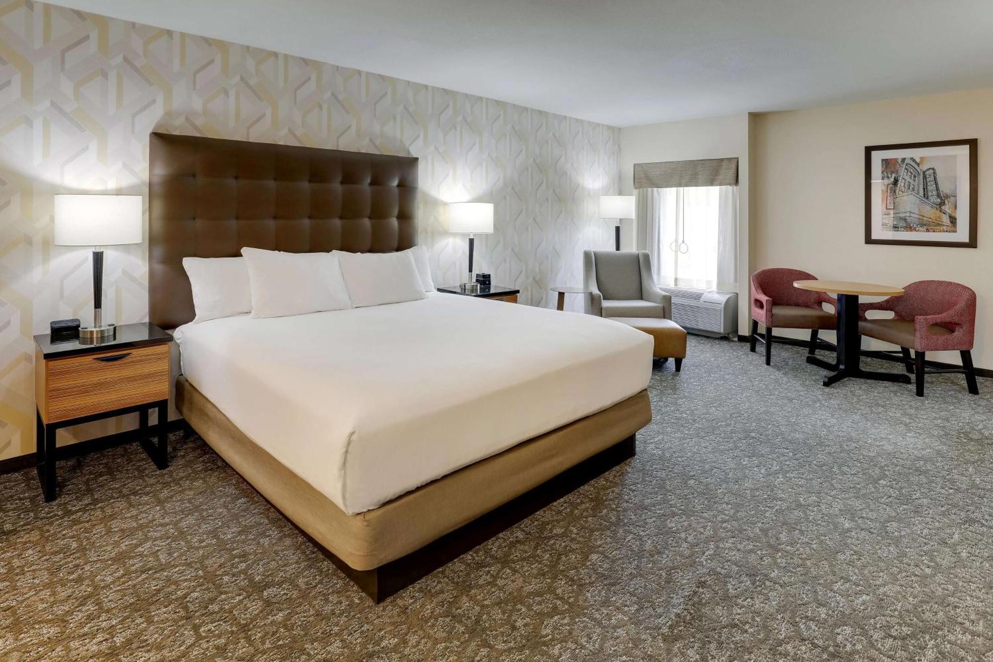 Drury Inn & Suites Birmingham Lakeshore Drive Buitenkant foto