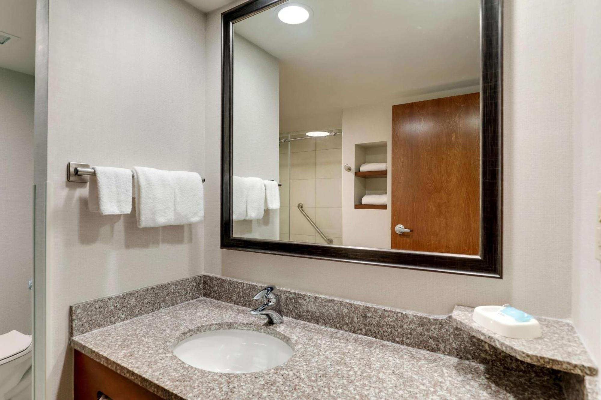 Drury Inn & Suites Birmingham Lakeshore Drive Buitenkant foto