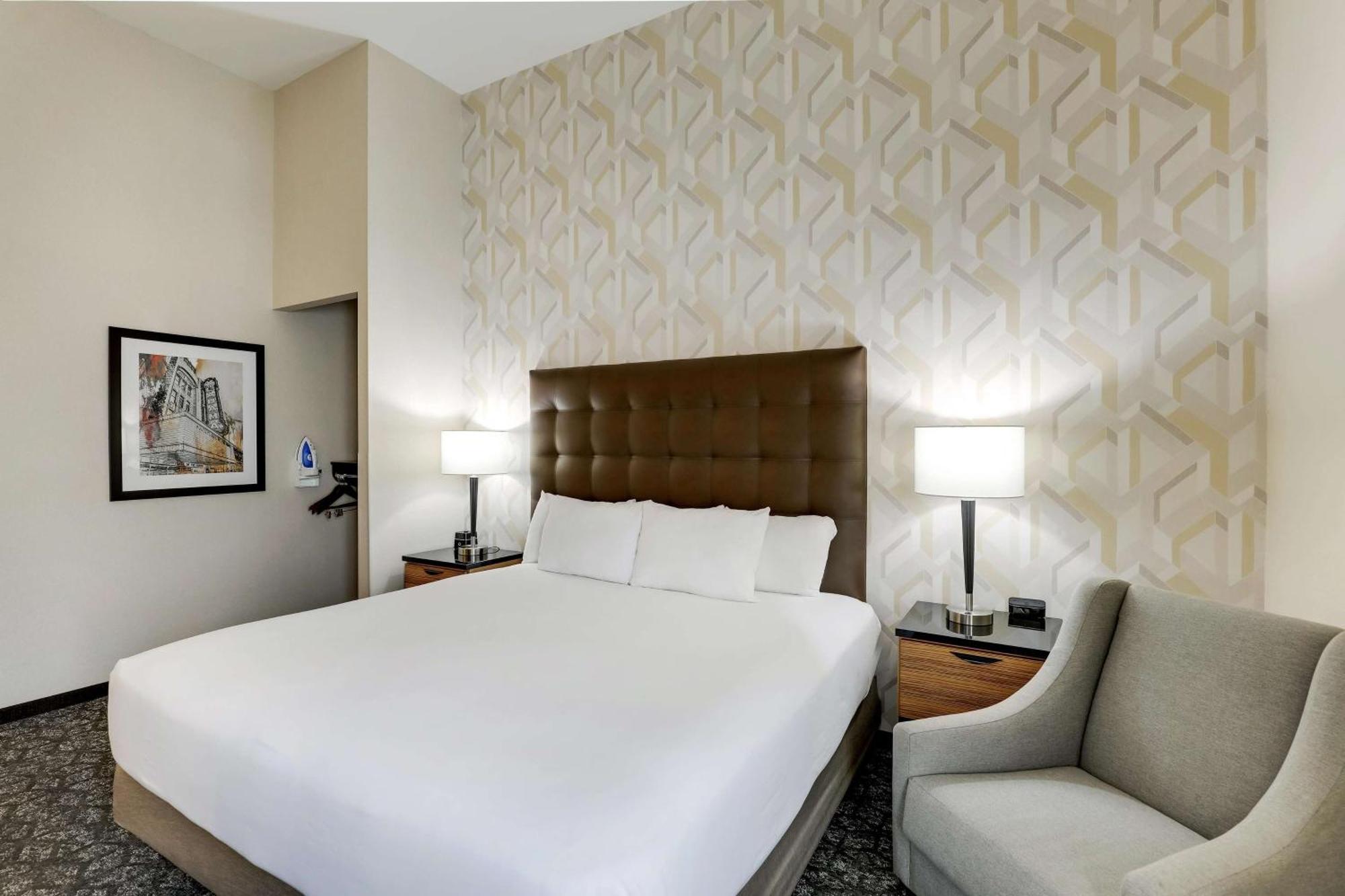 Drury Inn & Suites Birmingham Lakeshore Drive Buitenkant foto