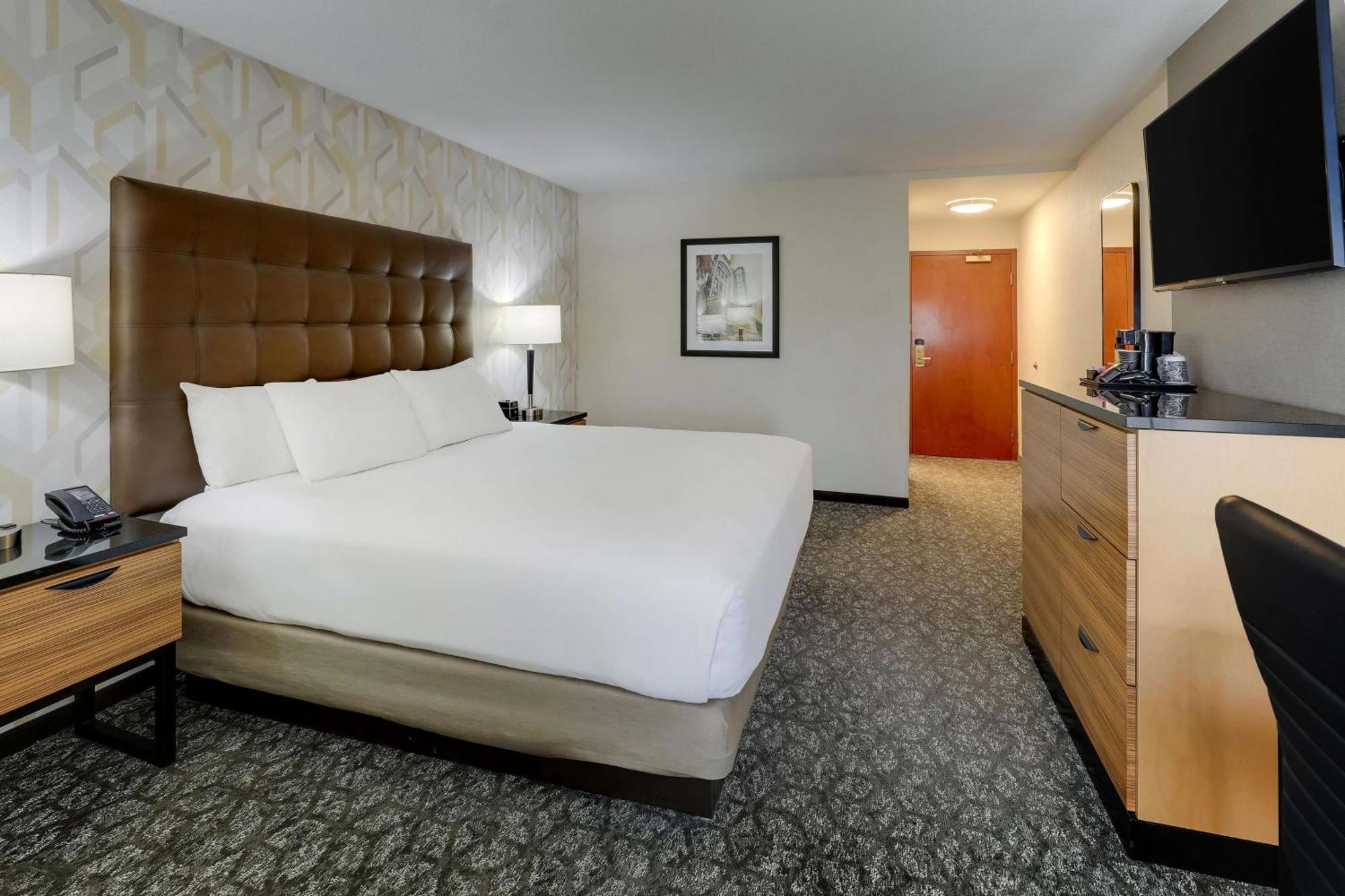 Drury Inn & Suites Birmingham Lakeshore Drive Buitenkant foto