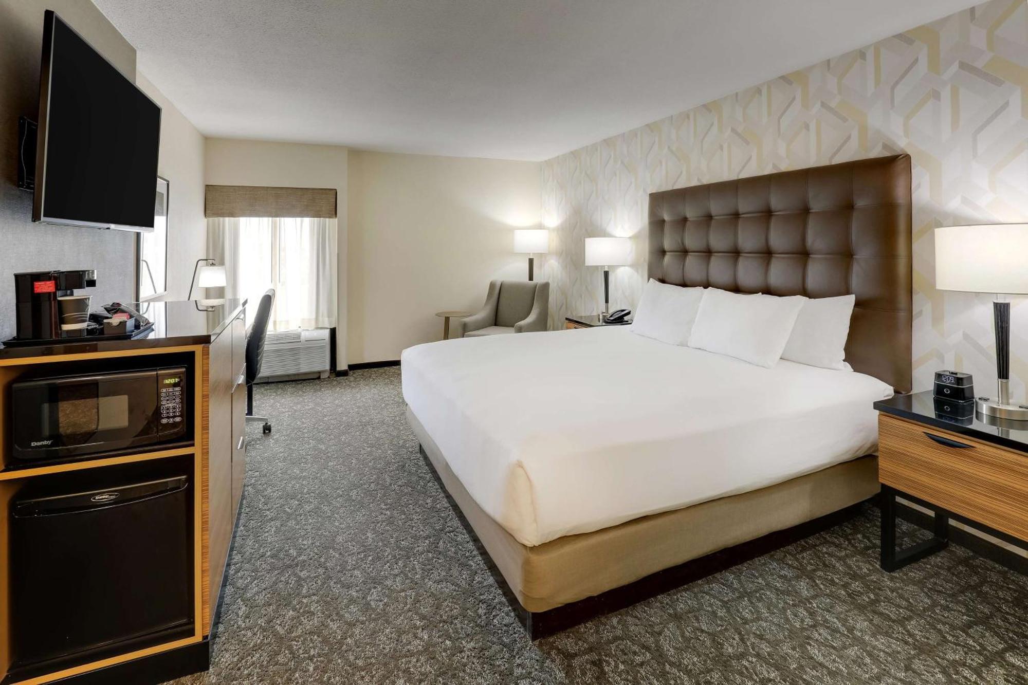 Drury Inn & Suites Birmingham Lakeshore Drive Buitenkant foto